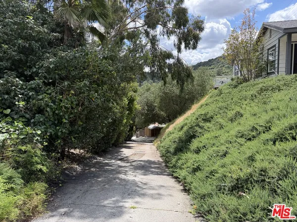 $2,095,000 | 3759 Lockerbie Lane, Glendale, CA 91208