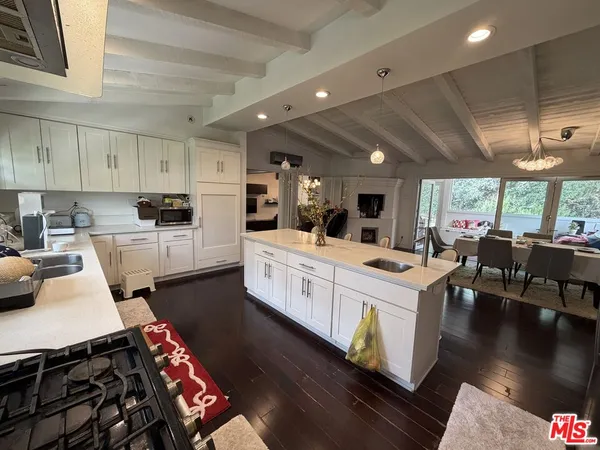 $2,095,000 | 3759 Lockerbie Lane, Glendale, CA 91208