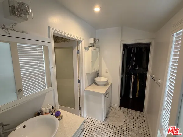 $2,095,000 | 3759 Lockerbie Lane, Glendale, CA 91208