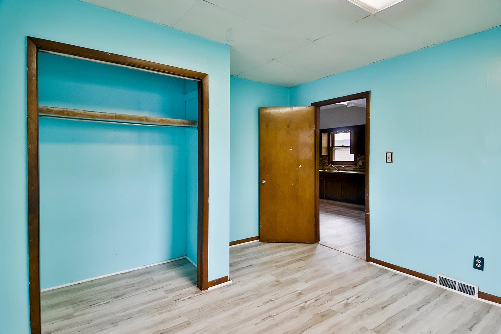 407 Barnum Road Rockford, IL 61109 - Photo 17 of 26 wooden floor in an empty room