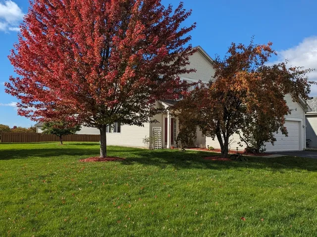 $2,400 | 1858 South Fallbrook Drive, Round Lake, IL 60073