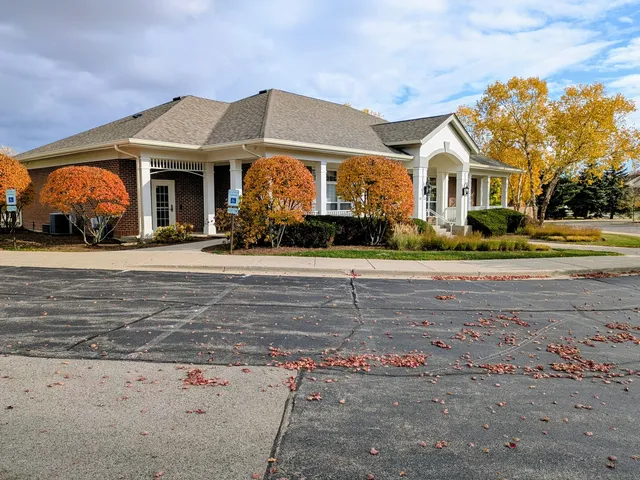 $2,400 | 1858 South Fallbrook Drive, Round Lake, IL 60073