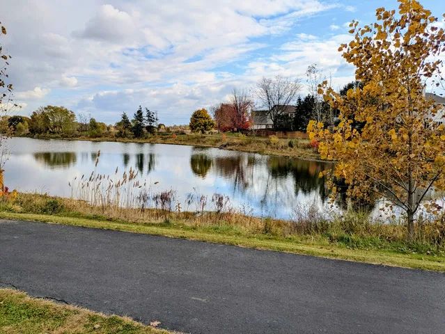 $2,400 | 1858 South Fallbrook Drive, Round Lake, IL 60073