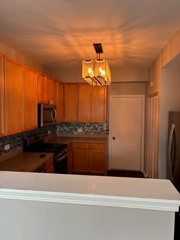 $2,400 | 1858 South Fallbrook Drive, Round Lake, IL 60073