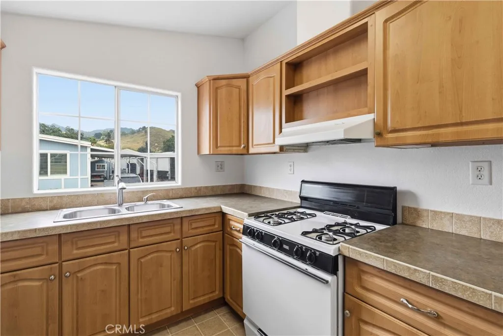 1550 Rory Simi Valley, Unit 133 Simi Valley, CA 93063 - Photo 12 of 29 a kitchen with stainless steel appliances granite countertop a sink stove and cabinets