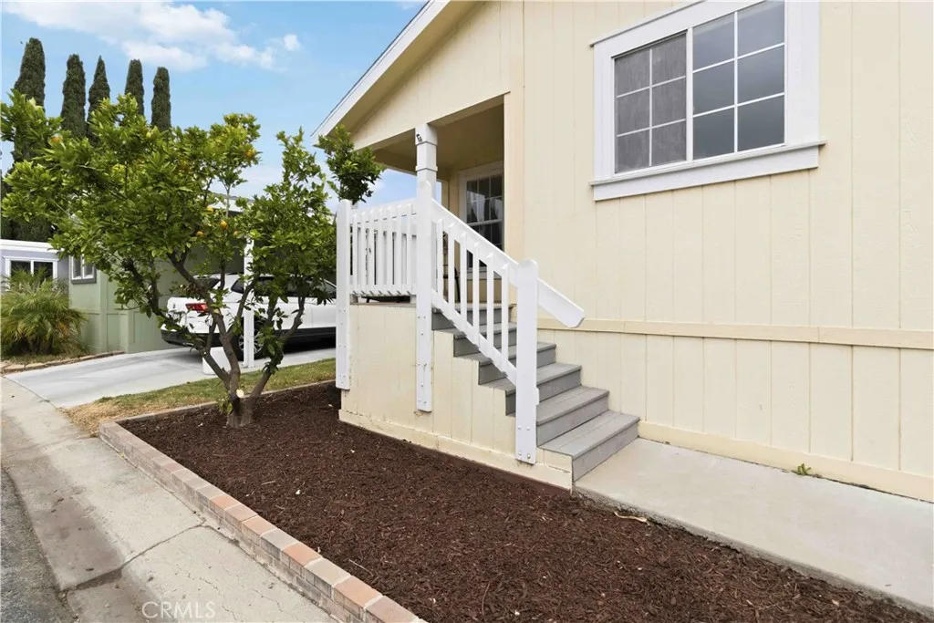 1550 Rory Simi Valley, Unit 133 Simi Valley, CA 93063 - Photo 3 of 29 a view of entryway