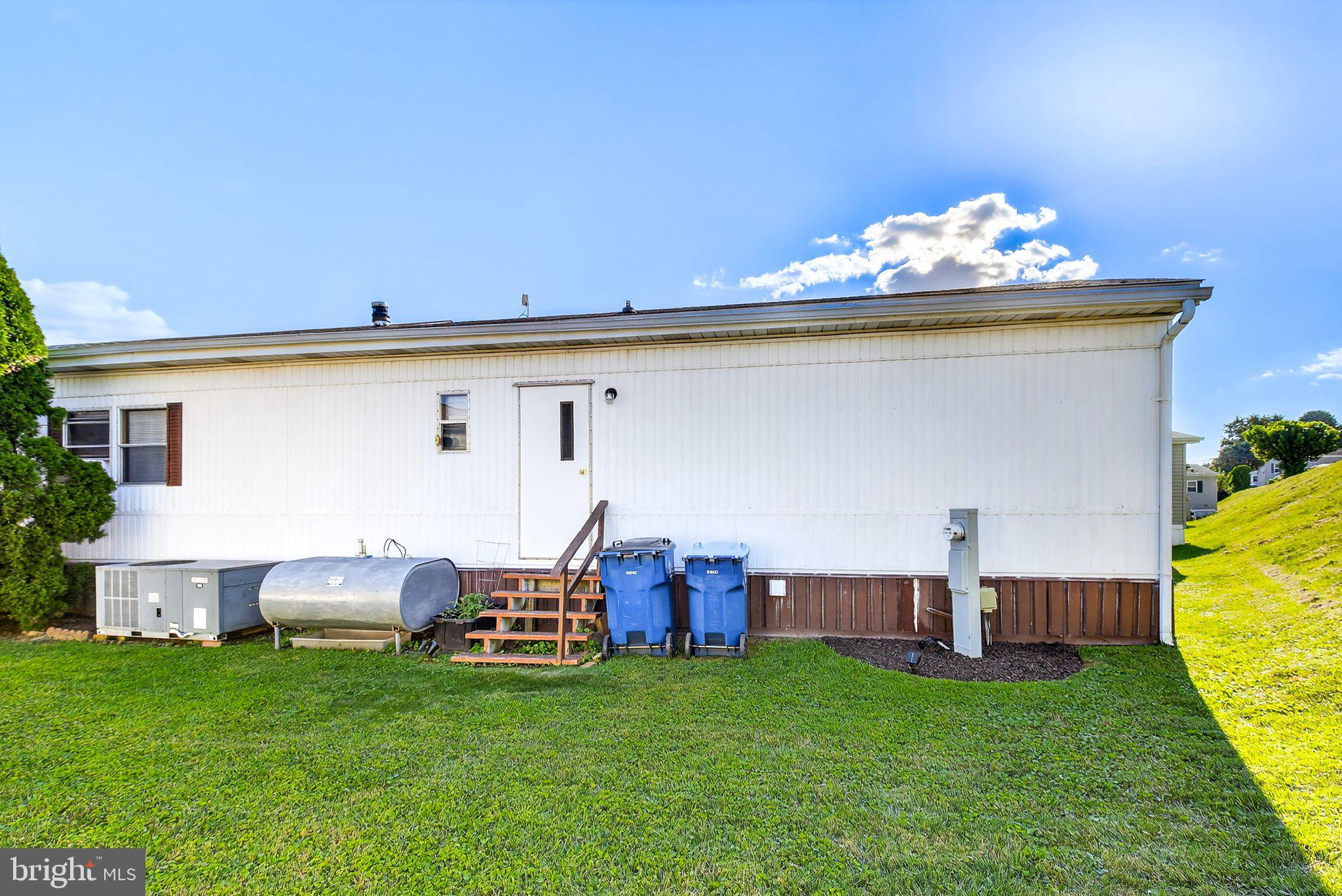 77 Ridgewood Manor Manheim, PA 17545 - Photo 28 of 36 a backyard of a house with table and chairs
