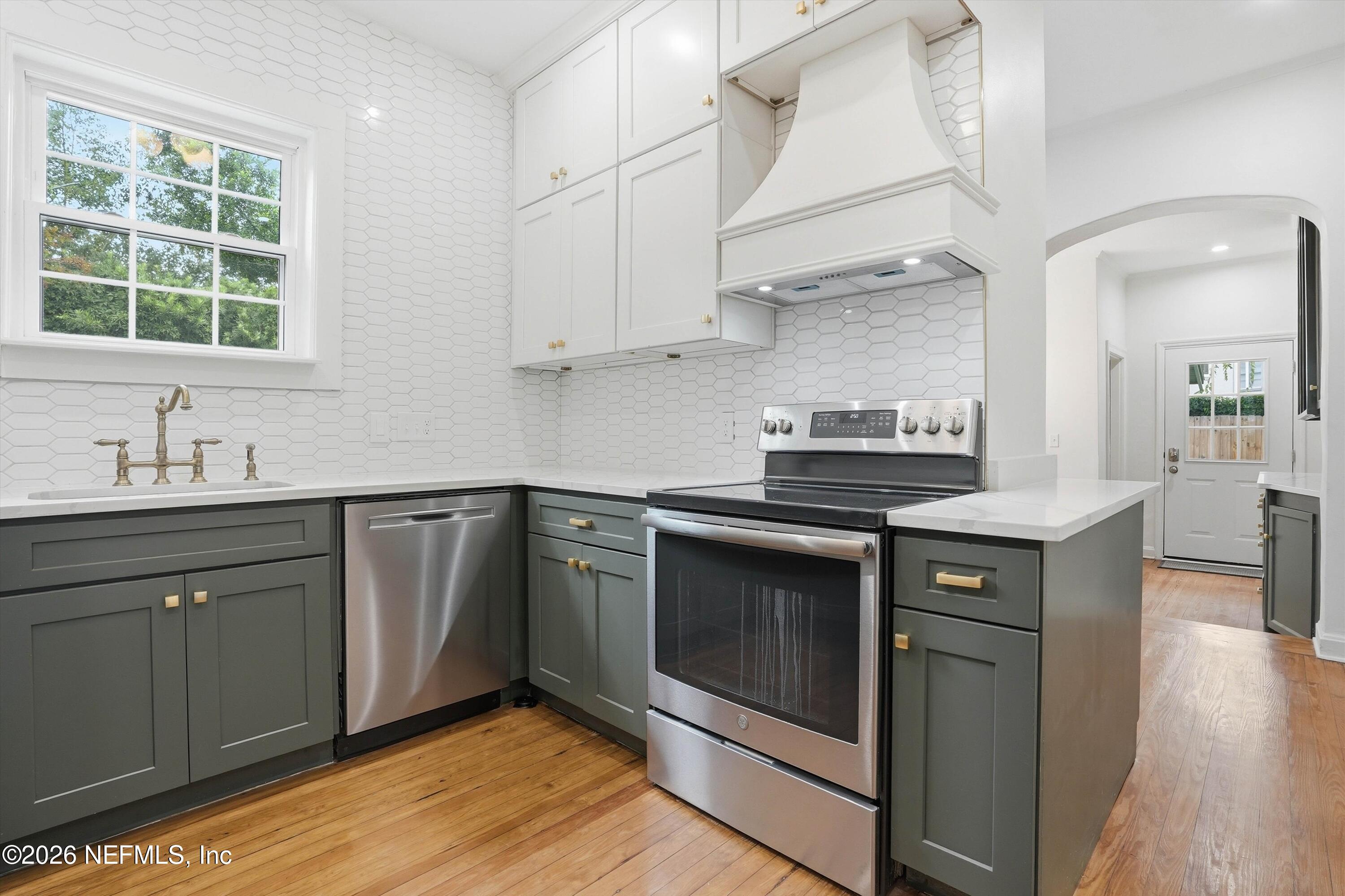 1841 River Road Jacksonville, FL 32207 - Photo 15 of 54 Kitchen