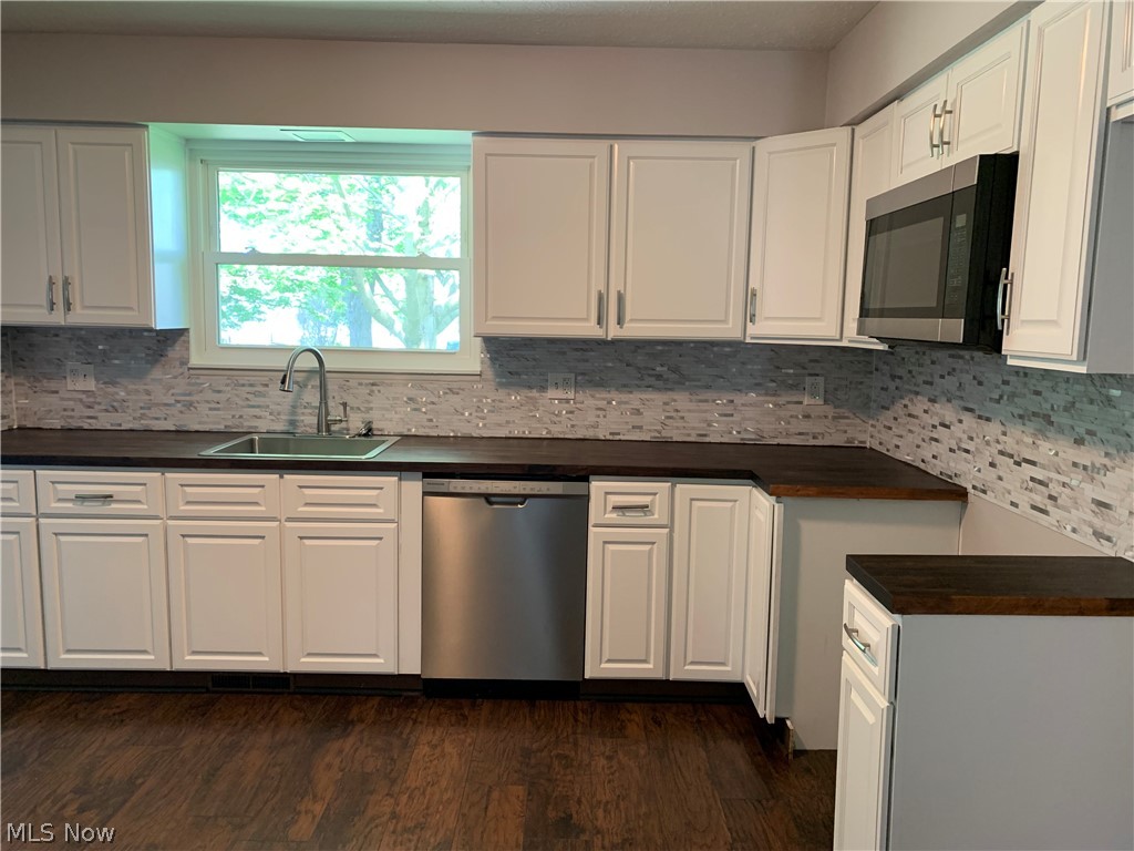 18124 Drake Road Strongsville, OH 44136 - Photo 11 of 27 Classical white cabinets
