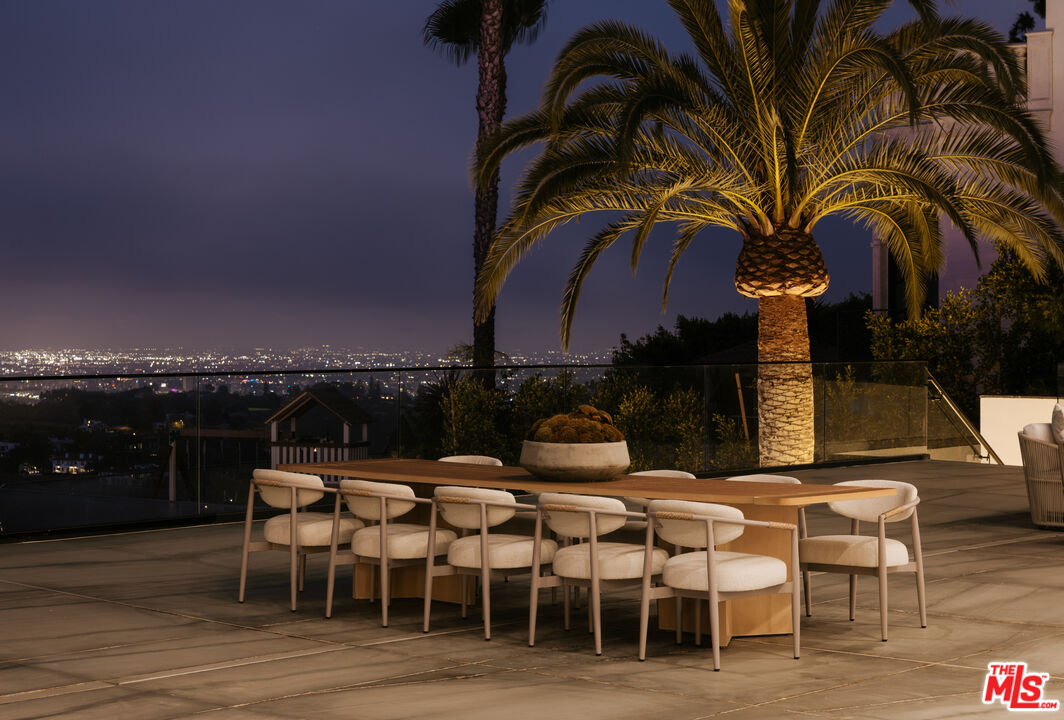 2078 Stradella Road Los Angeles, CA 90077 - Photo 24 of 28 Gallery Image 24