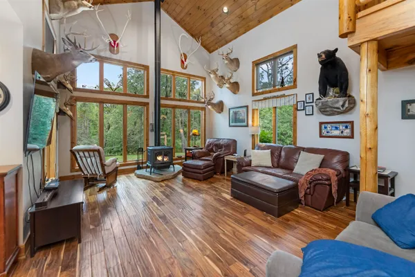 $2,349,900 | N5889 Soda Road, Princeton, WI 54968