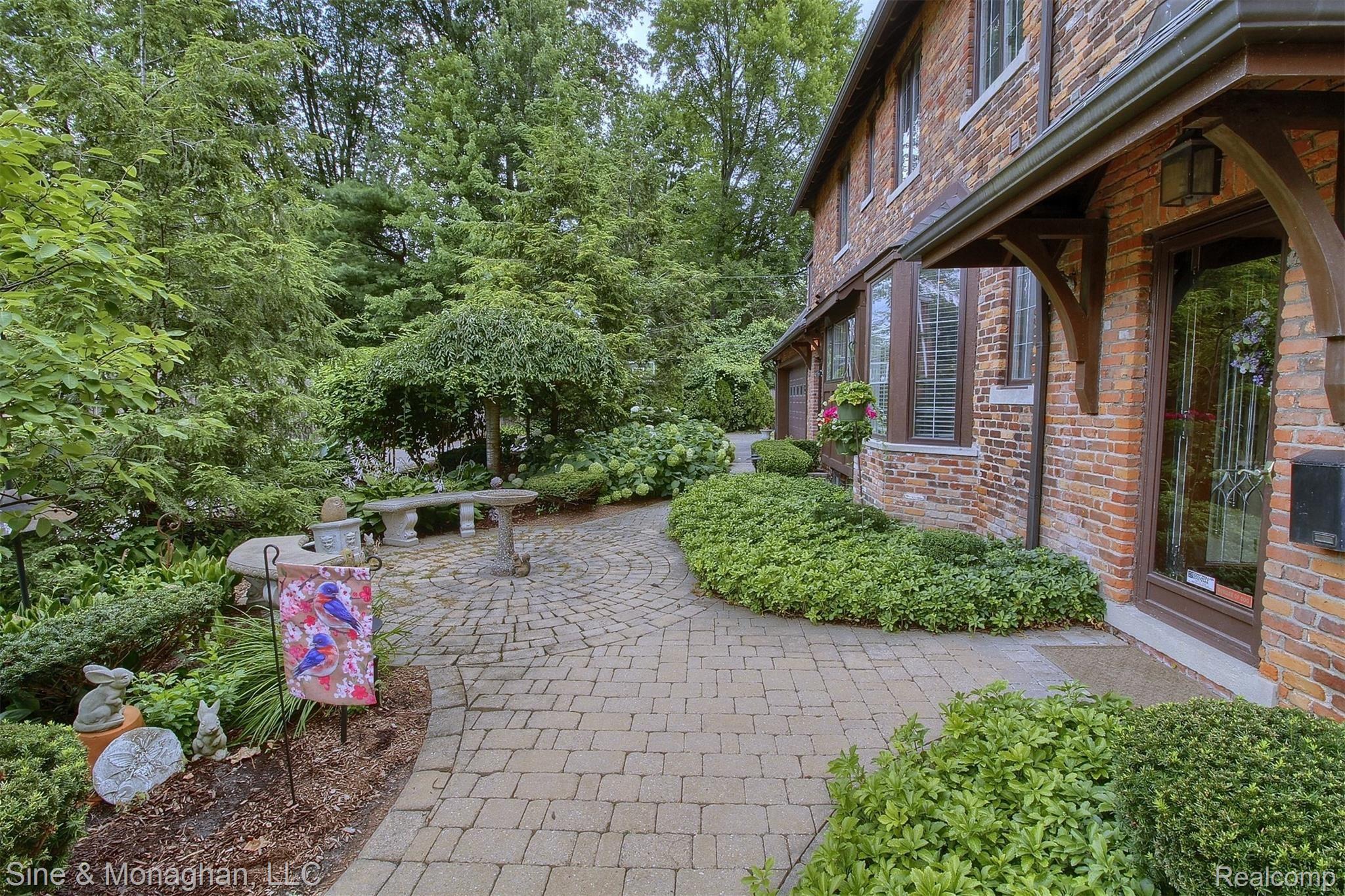 1010 Harvard Road Grosse Pointe, MI 48230 - Photo 48 of 54 Private serene side court yard