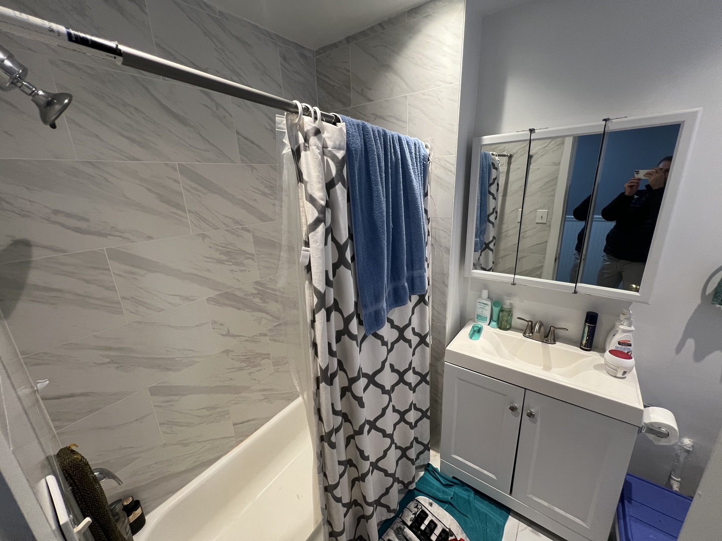 7661 North Sheridan Road Chicago, IL 60626 - Photo 14 of 19 a bathroom with a sink toilet and shower
