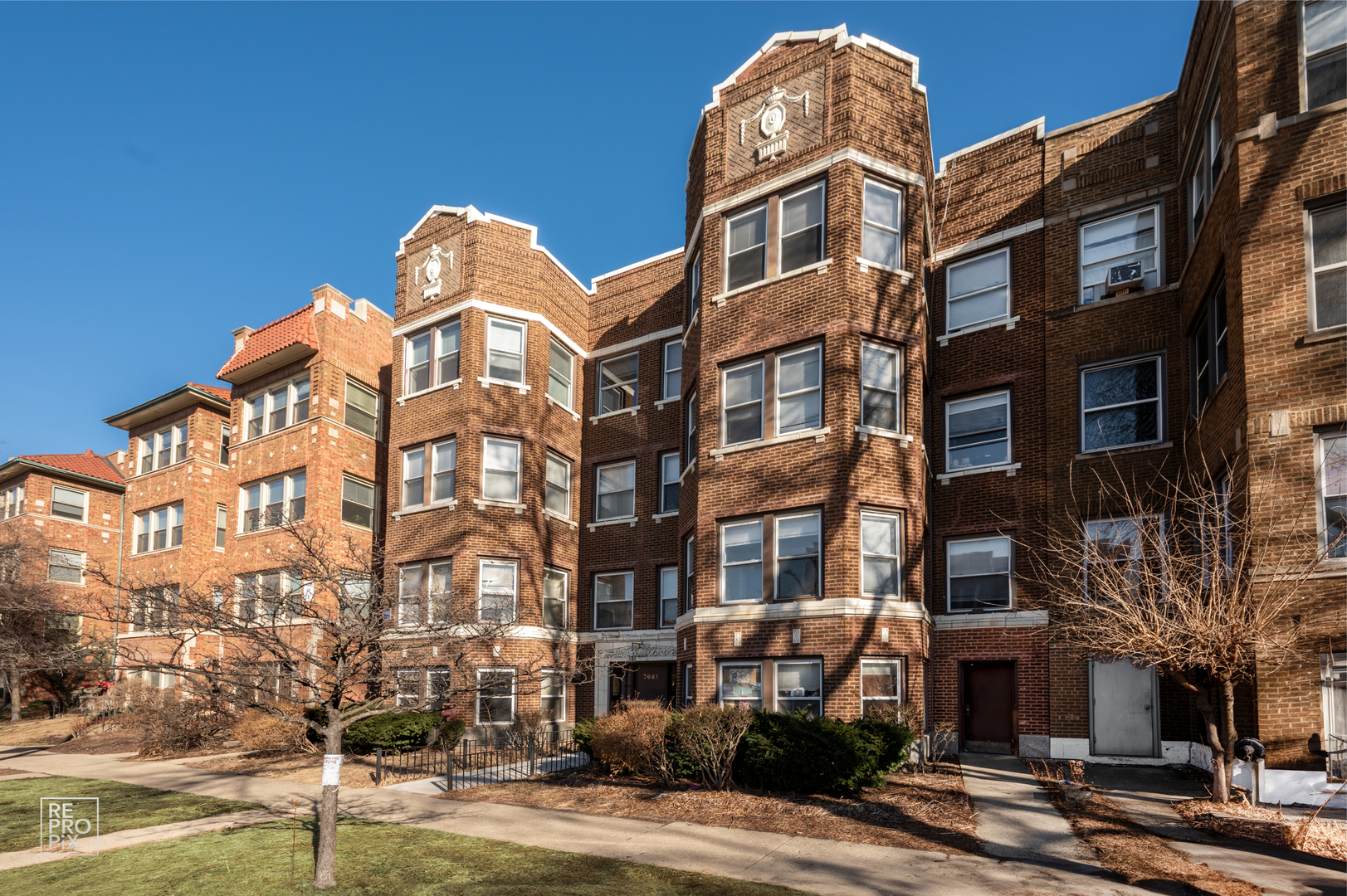 7661 North Sheridan Road Chicago, IL 60626 - Photo 2 of 19 a front view of a building