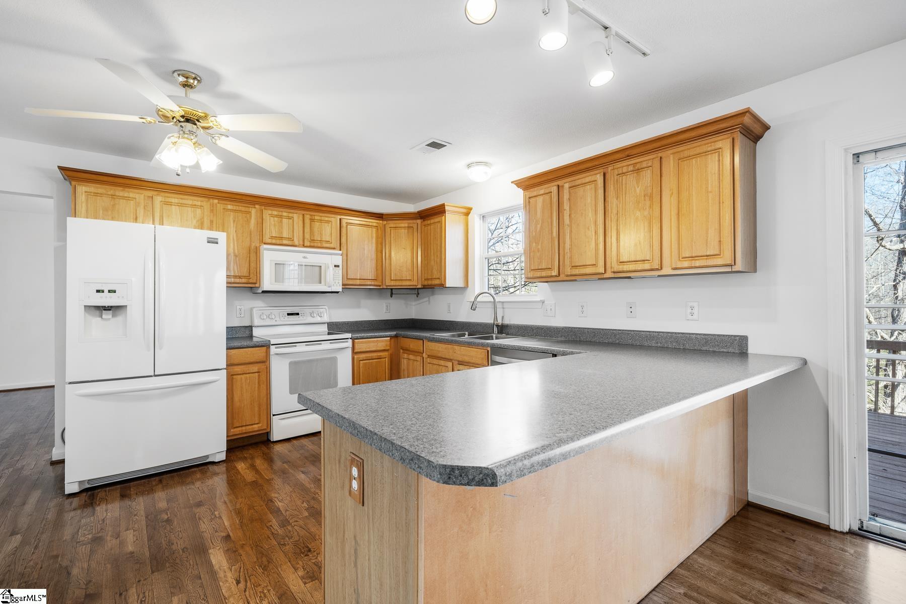 409 Woolridge Way Greer, SC 29650 - Photo 6 of 27 Gallery Image 6