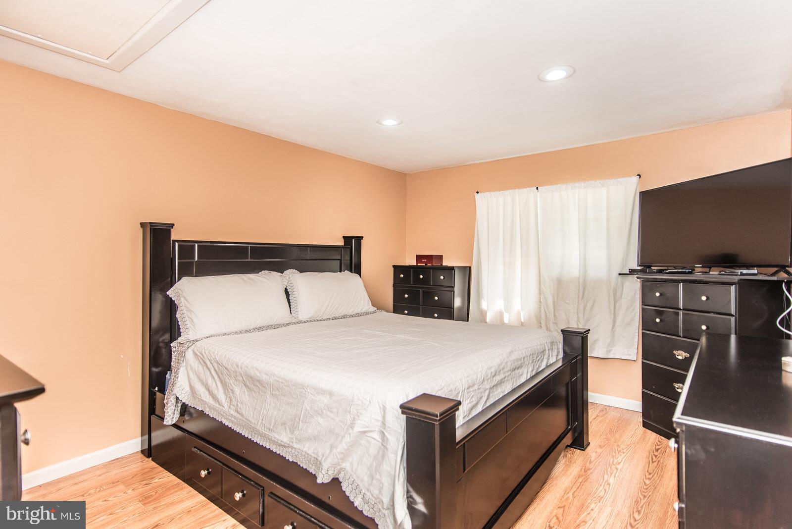 43 Prunewood Road Levittown, PA 19056 - Photo 11 of 31 Gallery Image 11