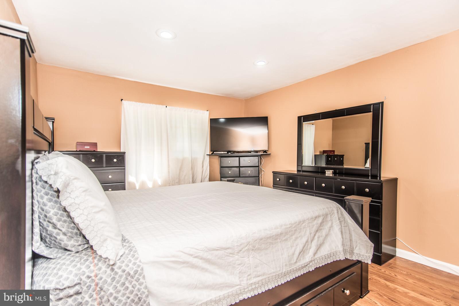 43 Prunewood Road Levittown, PA 19056 - Photo 12 of 31 Gallery Image 12