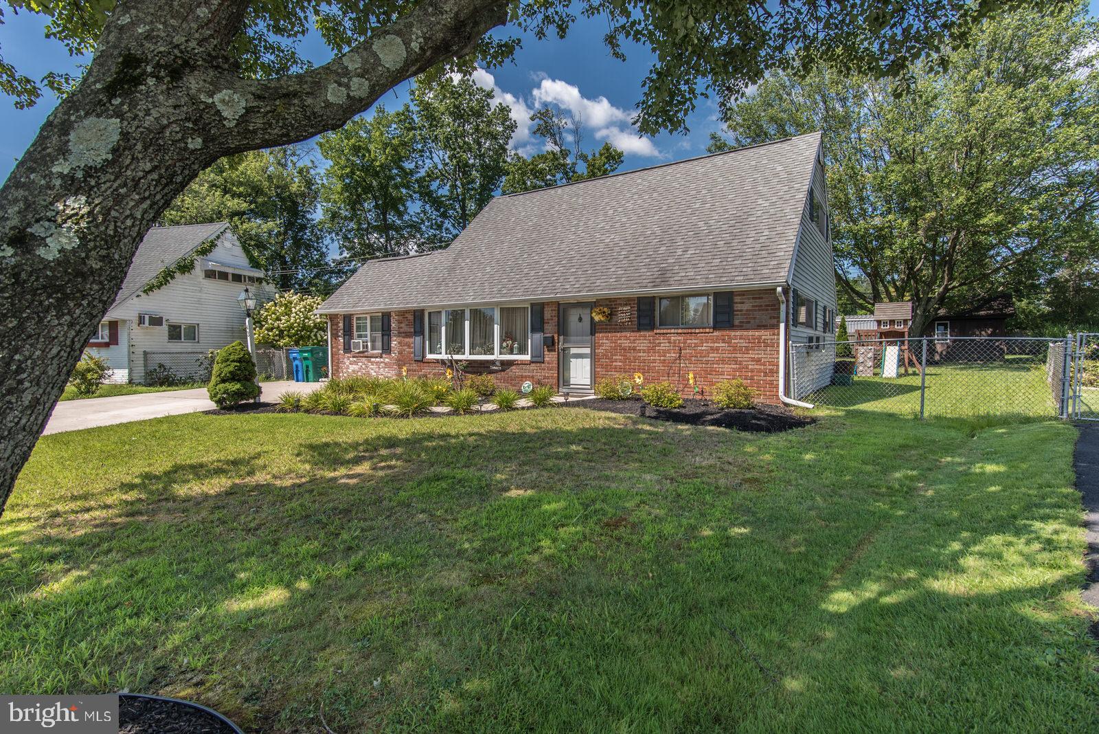 43 Prunewood Road Levittown, PA 19056 - Photo 3 of 31 Gallery Image 3