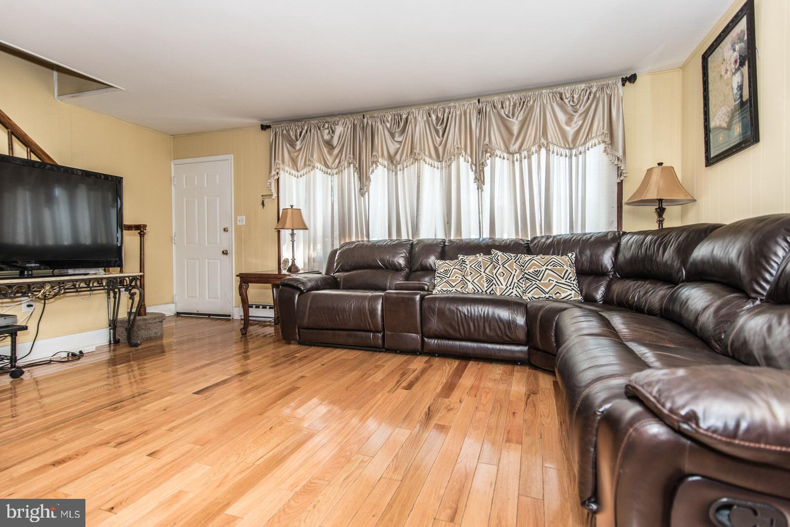 43 Prunewood Road Levittown, PA 19056 - Photo 4 of 31 Gallery Image 4