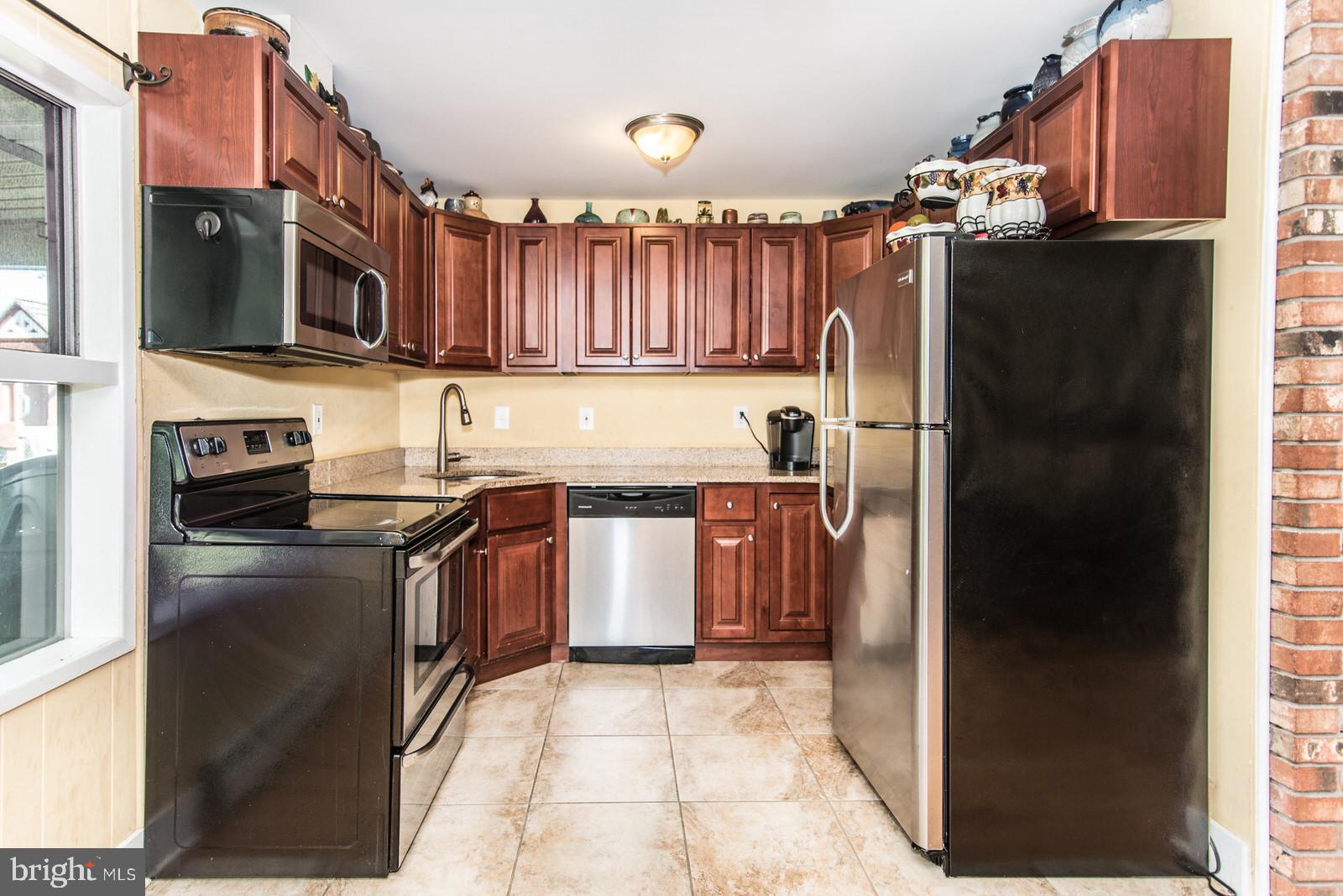 43 Prunewood Road Levittown, PA 19056 - Photo 7 of 31 Gallery Image 7