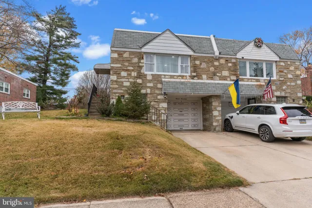 a view of a car park in front of house