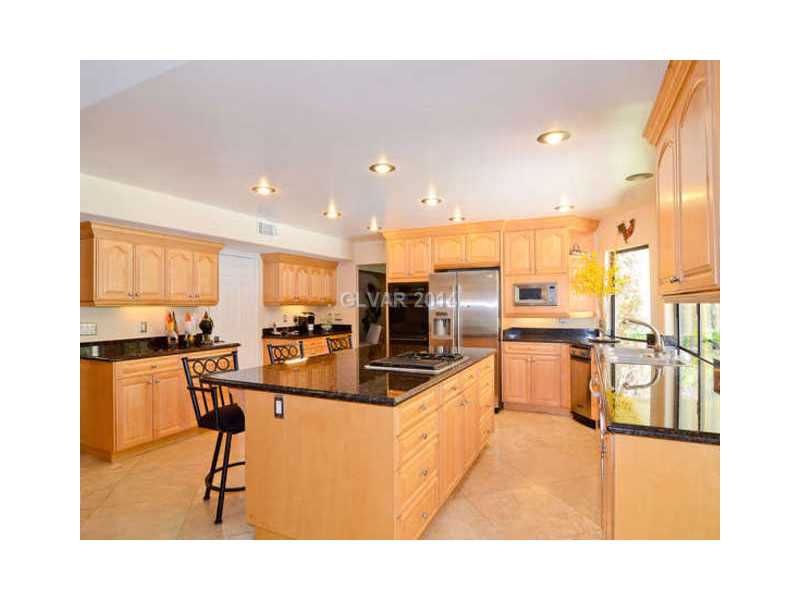6575 Vigo Road Las Vegas, NV 89146 - Photo 13 of 30 Kitchen.