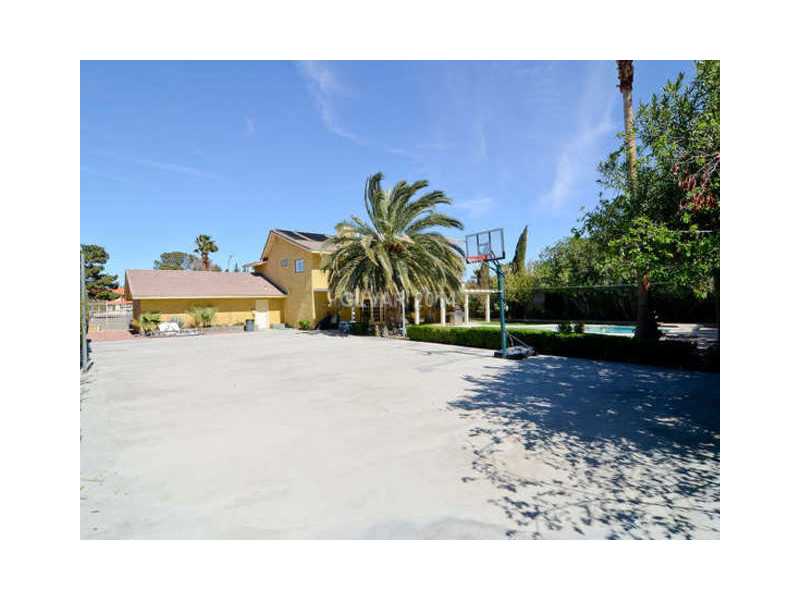 6575 Vigo Road Las Vegas, NV 89146 - Photo 3 of 30 Tennis Court.