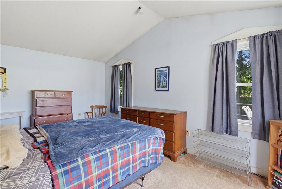 351 Maple Street Warwick, RI 02888 - Photo 8 of 29