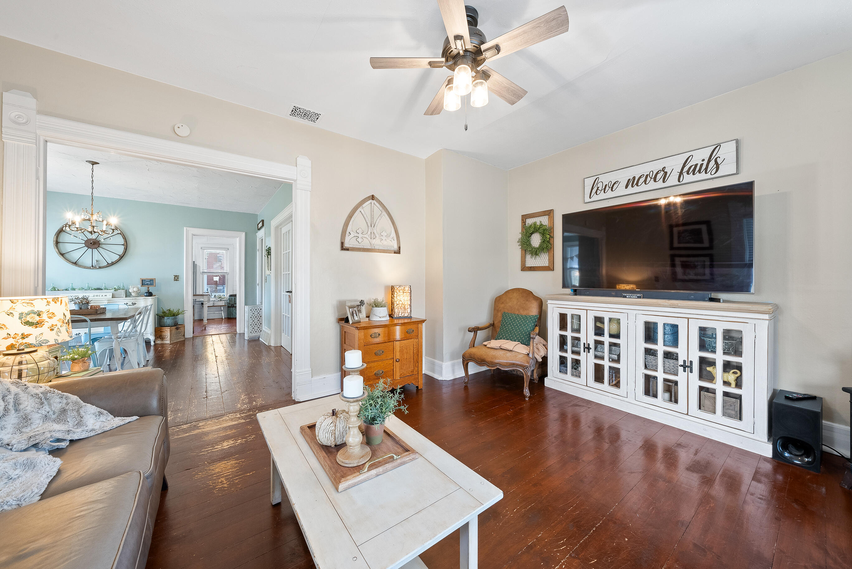 35500 Washington Avenue Rochester, WI 53105 - Photo 11 of 45 Living Room