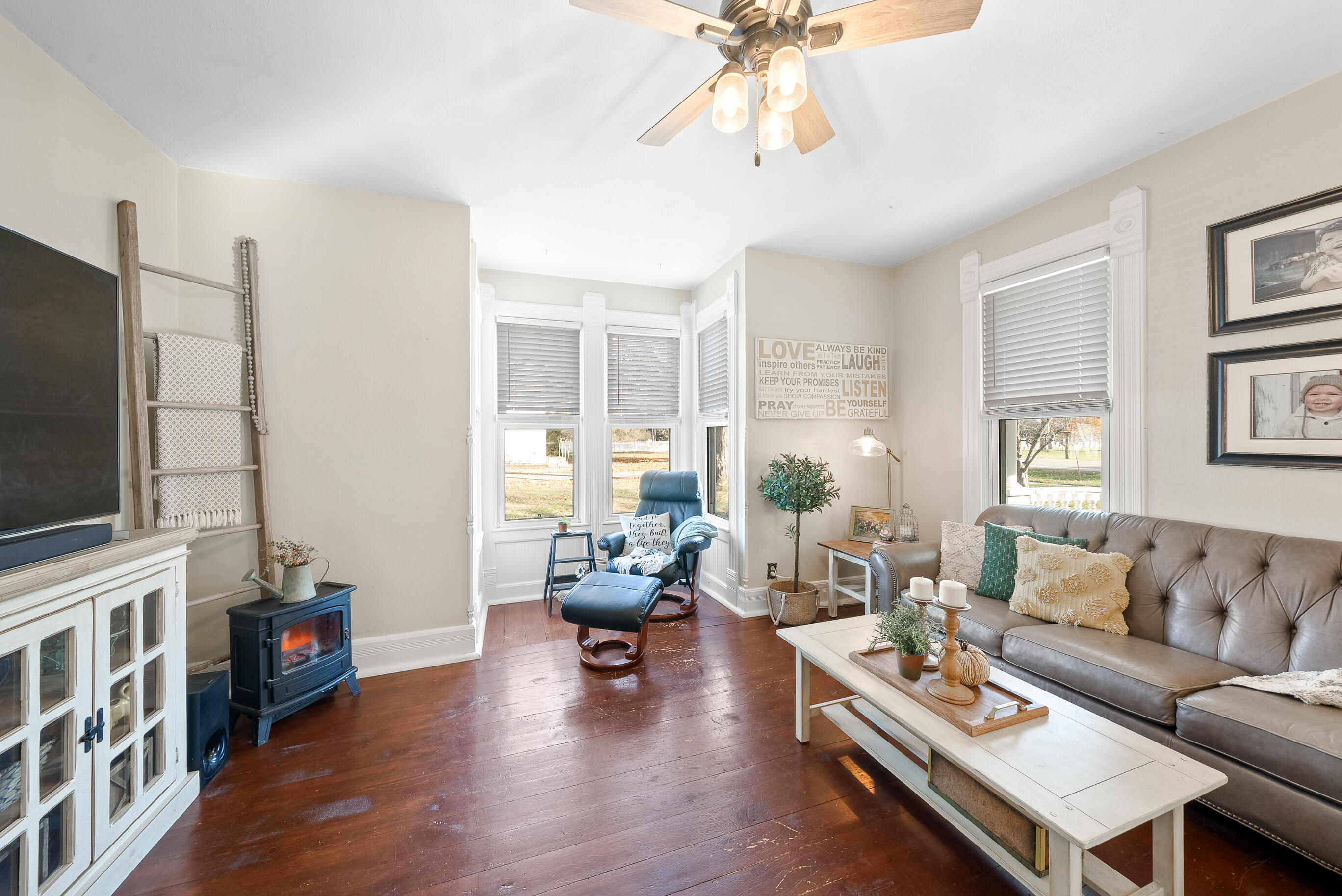 35500 Washington Avenue Rochester, WI 53105 - Photo 13 of 45 Living Room