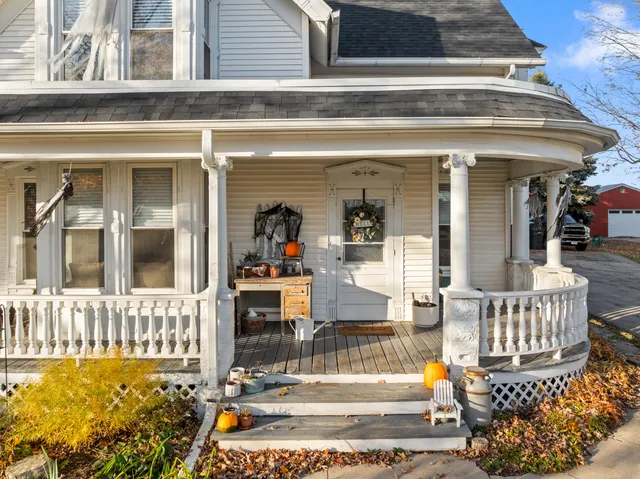 $399,900 | 35500 Washington Avenue, Rochester, WI 53105