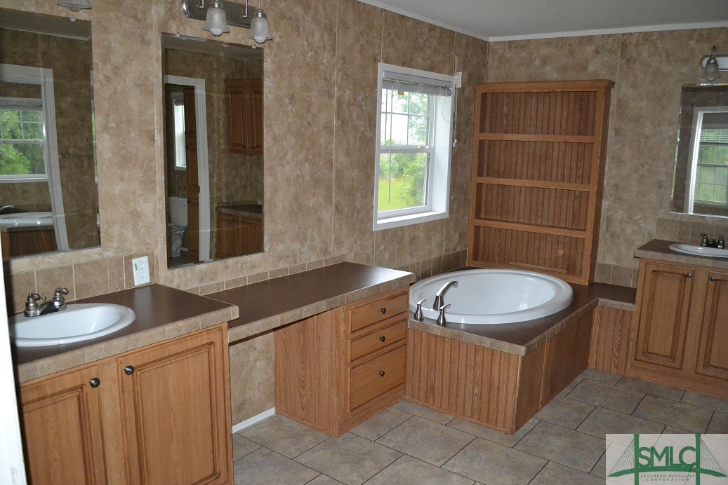 425 Charles Shuman Road Pembroke, GA 31321 - Photo 15 of 20 Master Bath
