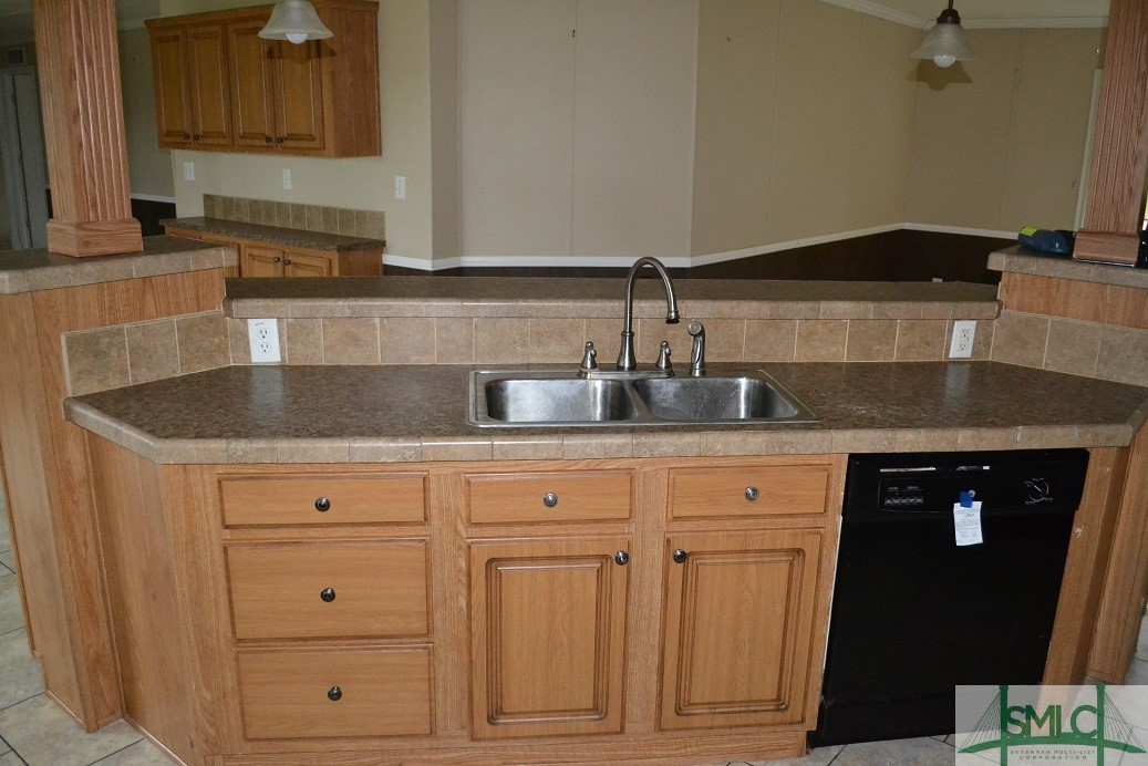 425 Charles Shuman Road Pembroke, GA 31321 - Photo 5 of 20 Kitchen