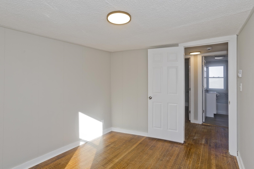 6 Bremen Street Springfield, MA 01108 - Photo 18 of 30