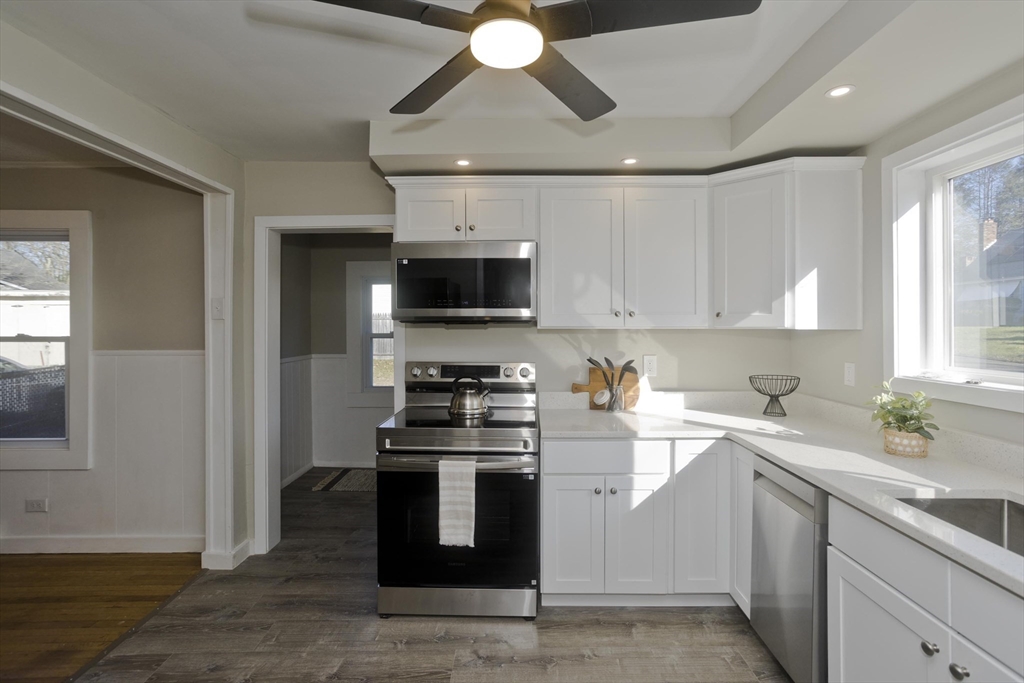 6 Bremen Street Springfield, MA 01108 - Photo 4 of 30