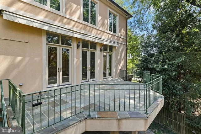 a view of an entryway