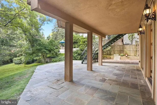 a view of yard with green space