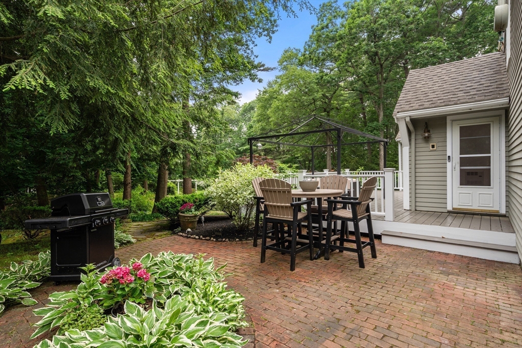 173 Locksley Road Lynnfield, MA 01940 - Photo 27 of 34 Gallery Image 27