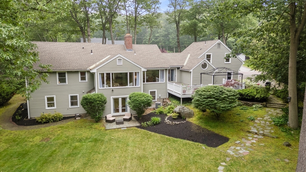 173 Locksley Road Lynnfield, MA 01940 - Photo 29 of 34 Gallery Image 29