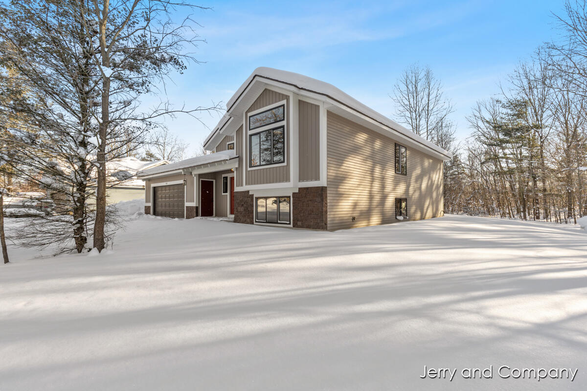 907 Apple Ridge Allegan, MI 49010 - Photo 2 of 38 IMG_1001
