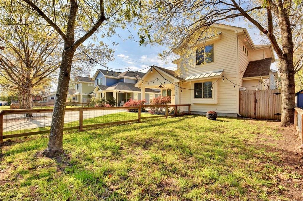 701 East 49th Street, Unit B Austin, TX 78751 - Photo 27 of 27 Rear view of house with a fenced backyard