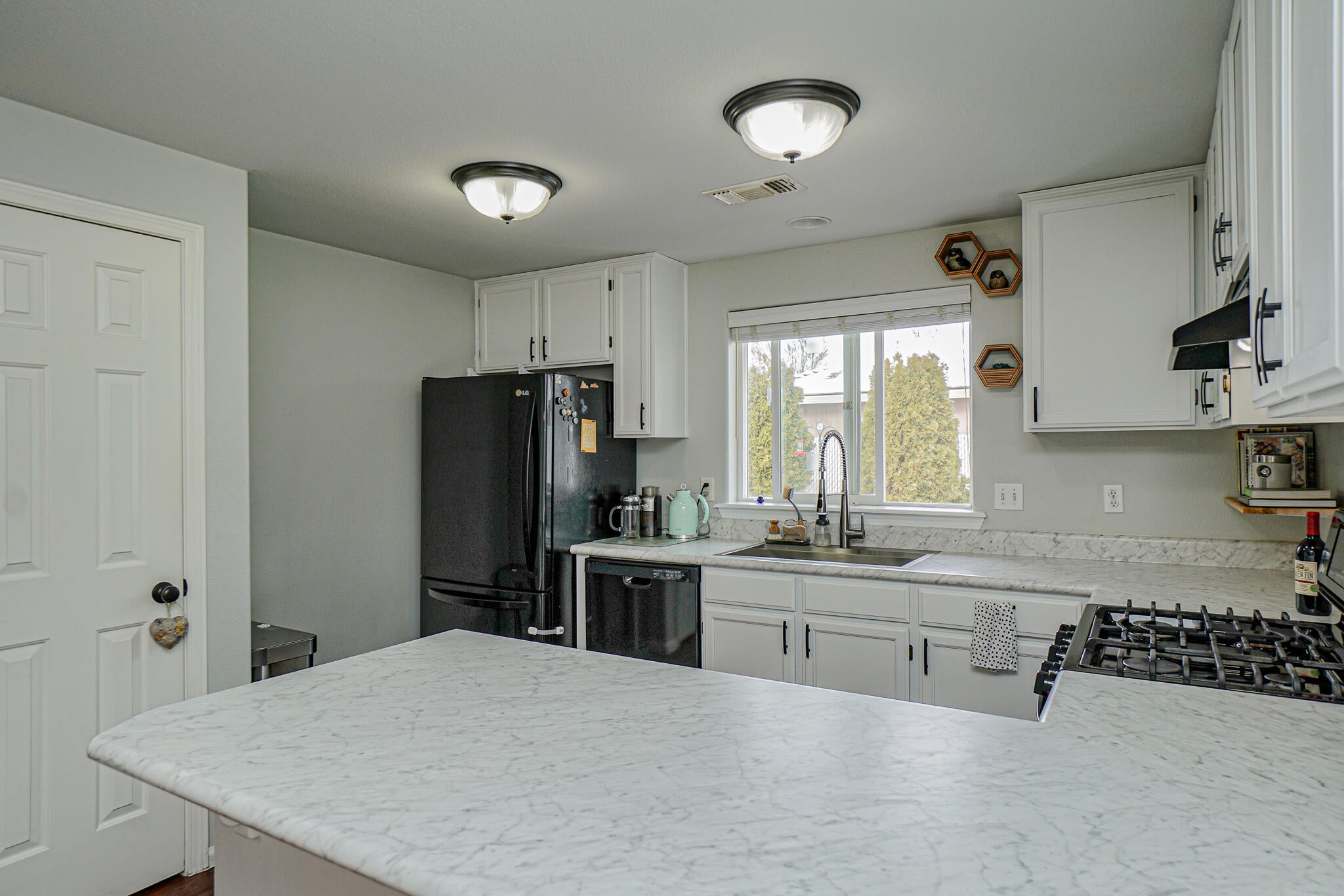 459 Montclair Way Eagle Point, OR 97524 - Photo 8 of 25 DSC07923