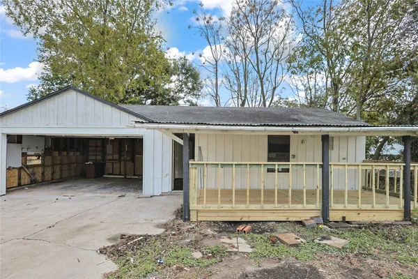 $1,450 | 1106 12th 1/2 Street North, Texas City, TX 77590