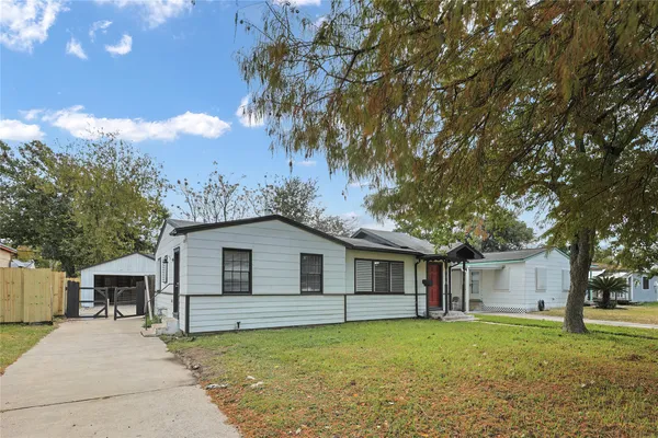 $1,450 | 1106 12th 1/2 Street North, Texas City, TX 77590
