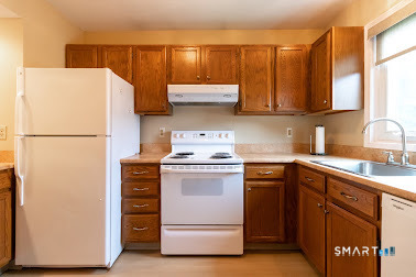 65 Oak Ridge Drive, Unit 65 Windsor Locks, CT 06096 - Photo 12 of 36