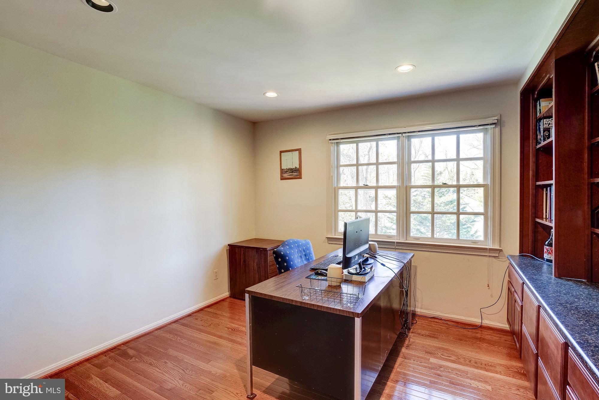 7913 Foxhound Road McLean, VA 22102 - Photo 20 of 37 Bedroom #3