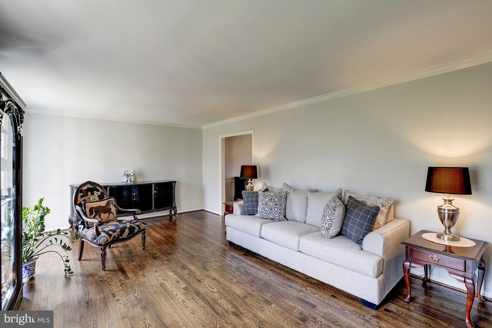 7913 Foxhound Road McLean, VA 22102 - Photo 3 of 37 Living Room
