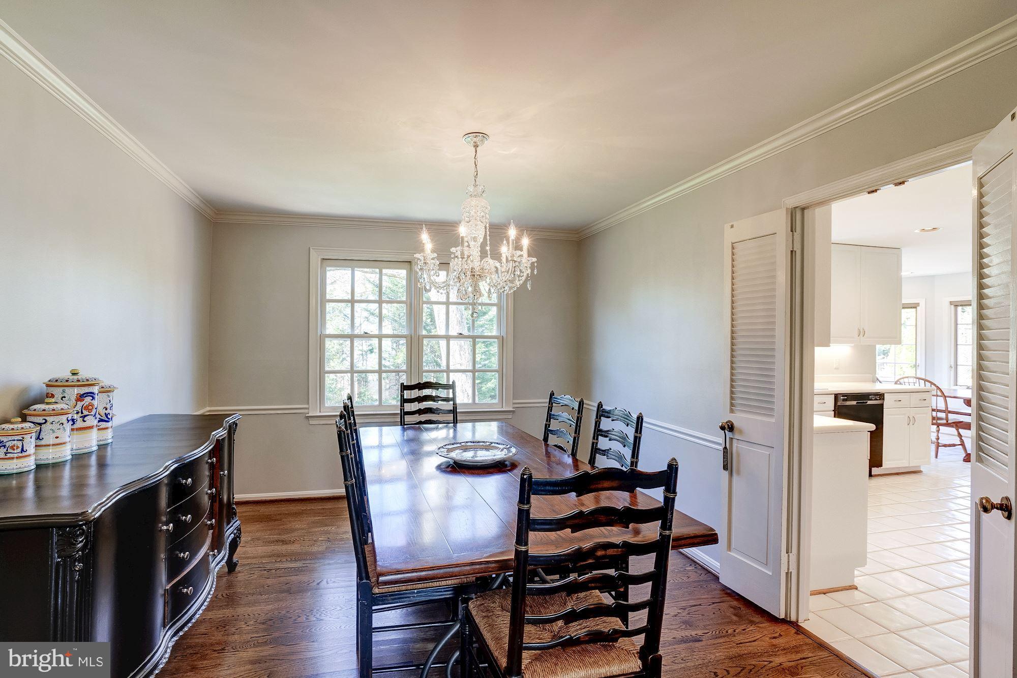 7913 Foxhound Road McLean, VA 22102 - Photo 5 of 37 Dining Room
