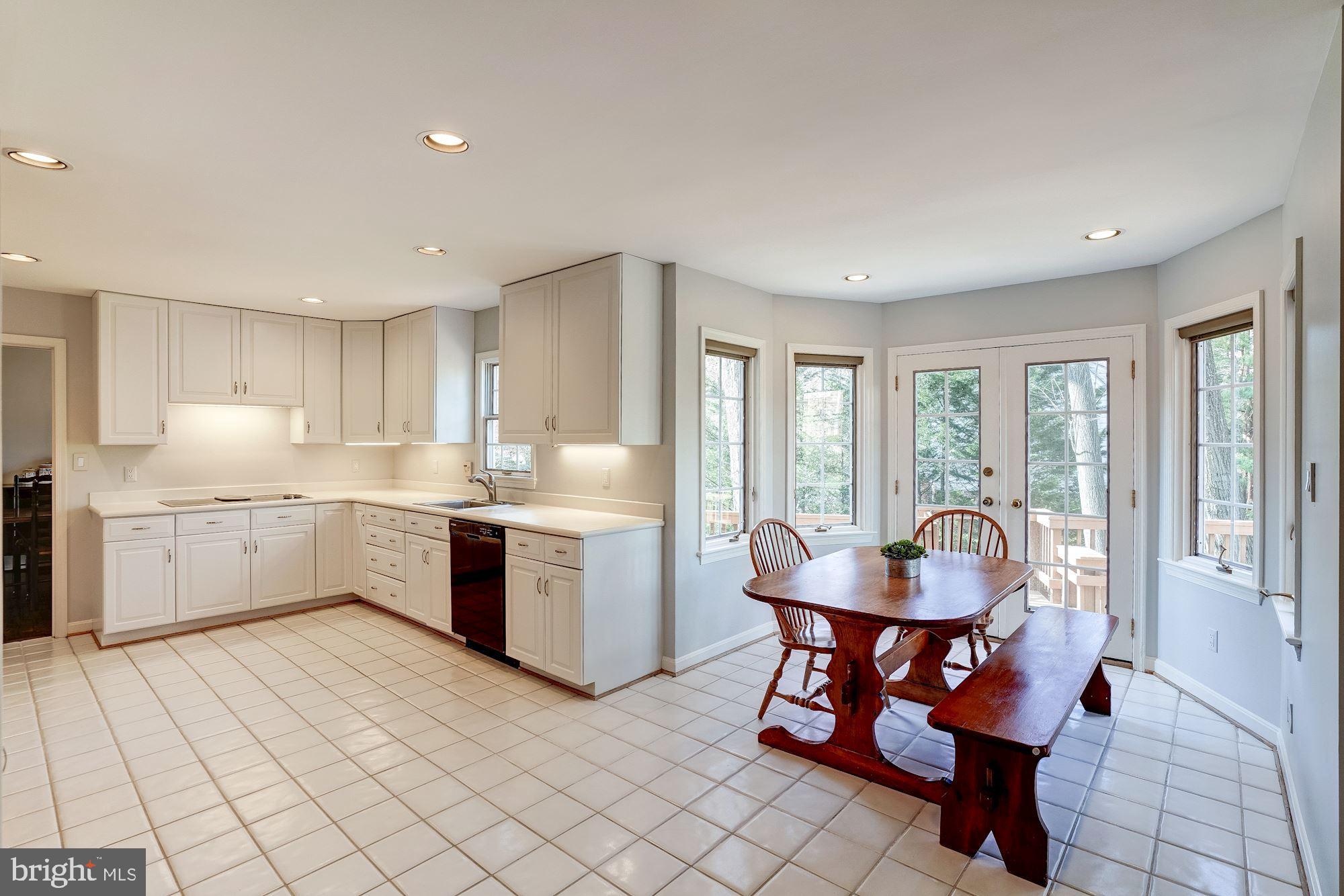 7913 Foxhound Road McLean, VA 22102 - Photo 8 of 37 Kitchen