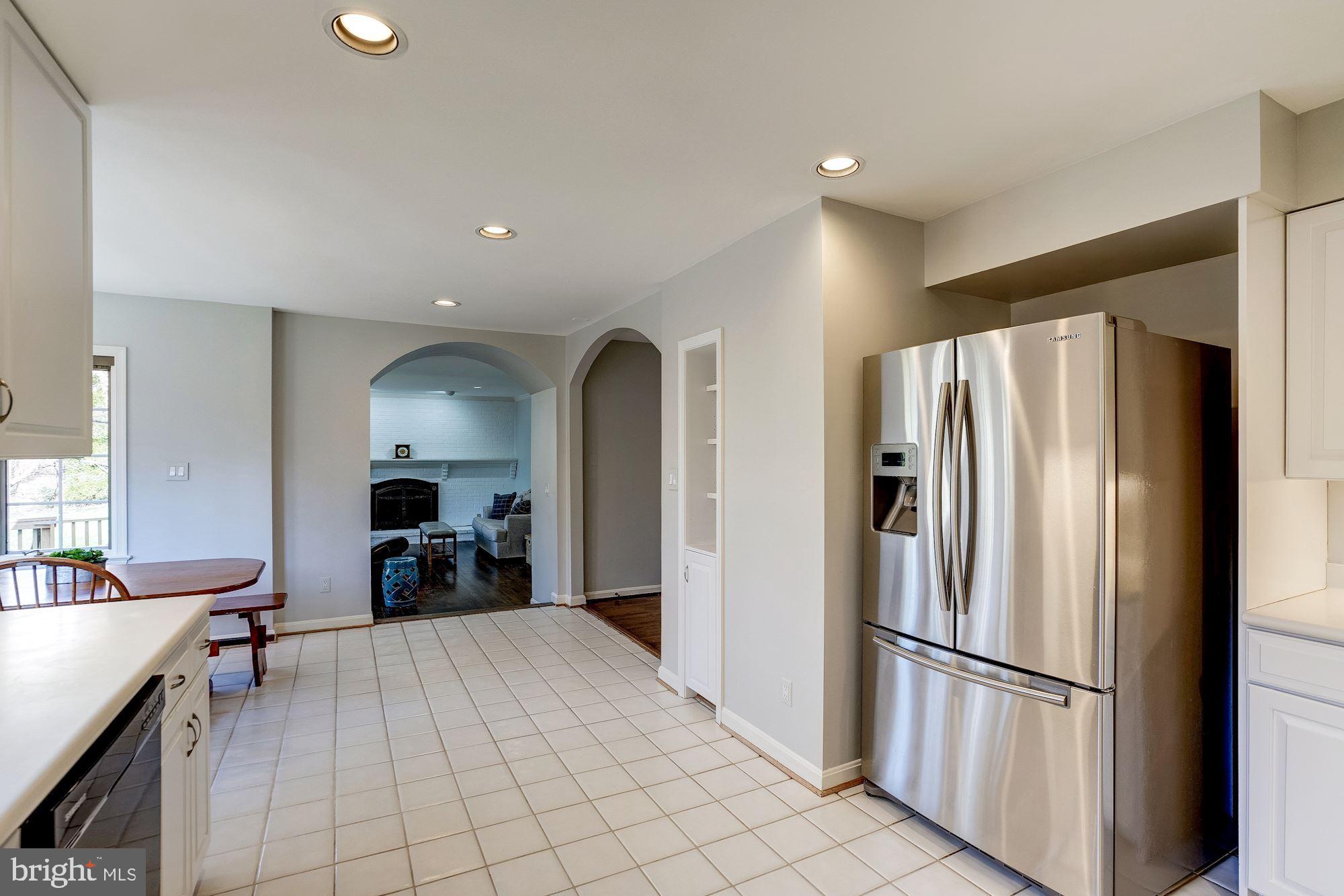 7913 Foxhound Road McLean, VA 22102 - Photo 9 of 37 Kitchen